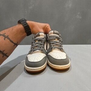 NIKE dunk low's size 6 YOUTH